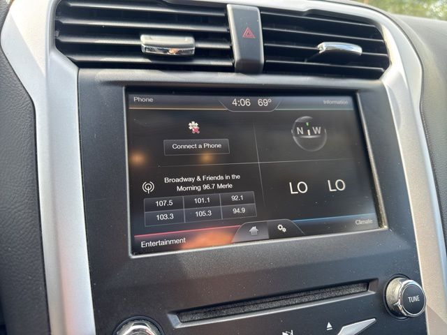 Used 2015 White Ford SE image 19