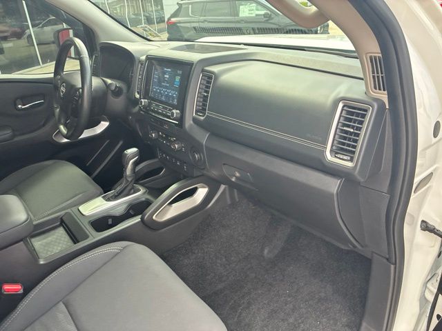 2024 Nissan Frontier SV - 11