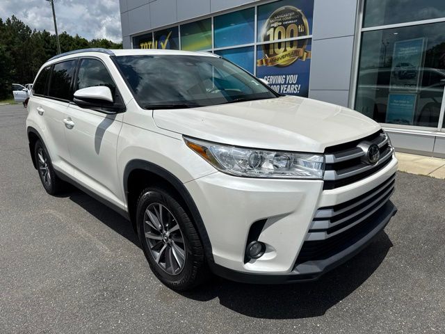 White (Blizzard Pearl) 2019 Toyota Highlander SUV / Crossover All-Wheel Drive 8-Speed Automatic