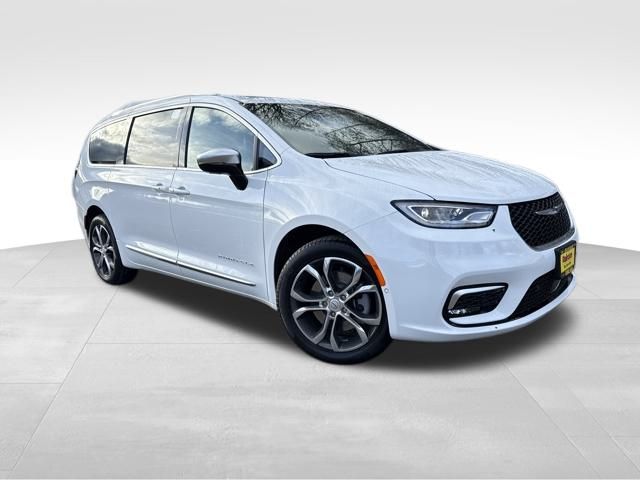 Bright White Clearcoat 2026 Chrysler Pacifica Minivan All-Wheel Drive 9-Speed Automatic