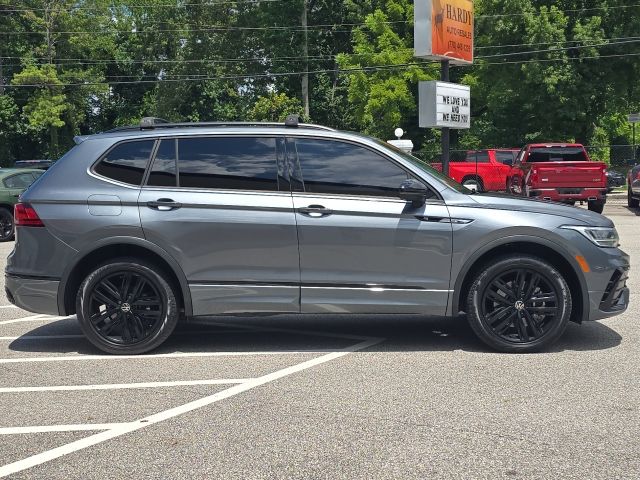 2022 Volkswagen Tiguan 2.0T SE R-Line Black:169404A