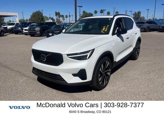 Crystal White Pearl 2025 Volvo XC40 B5 Ultra Dark Theme AWD SUV / Crossover All-Wheel Drive Automatic