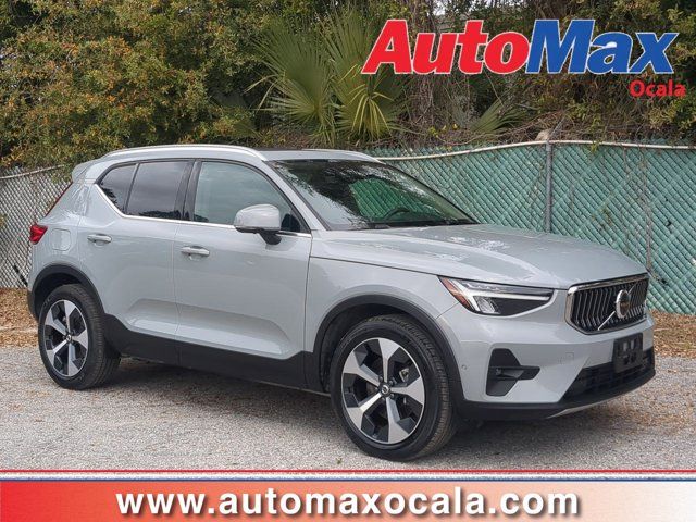 2025 Volvo XC40 B5 Plus Bright Theme AWD