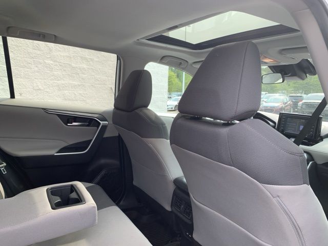2021 Toyota RAV4 Hybrid XLE photo