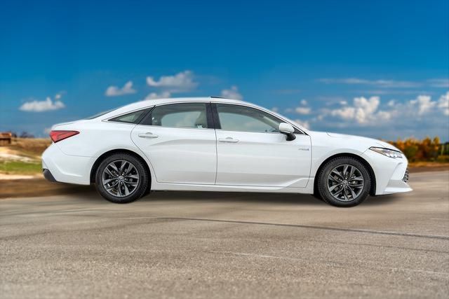 2020 Toyota Avalon Hybrid XLE Plus 8