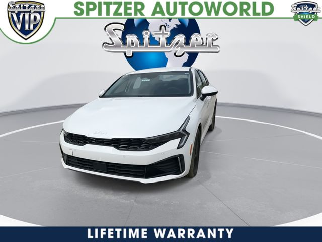 New 2026 White Kia LXS image 4