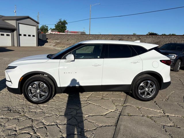 View vehicle photo 4