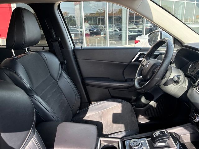 2024 Mitsubishi Outlander SE - 9