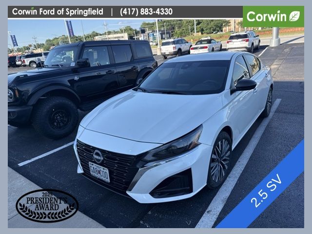 Pearl White Tricoat 2024 Nissan Altima Sedan Front-Wheel Drive Continuously Variable Transmission