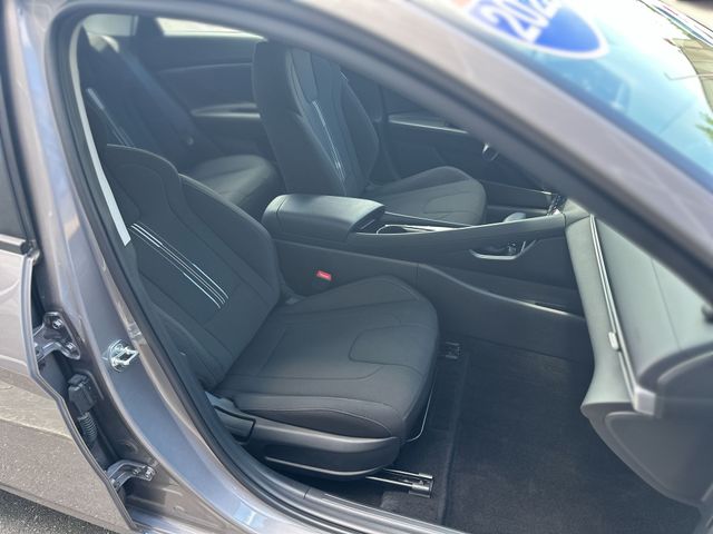 Used 2023 Silver Hyundai Blue image 26
