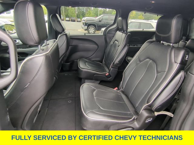 Used 2025 Chrysler Pacifica Van