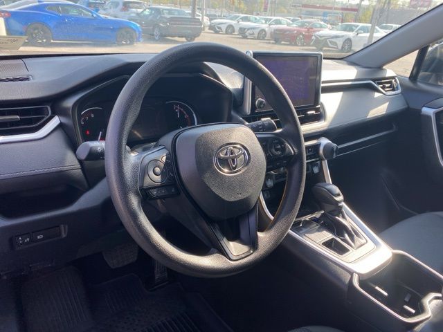 2023 Toyota RAV4 LE photo