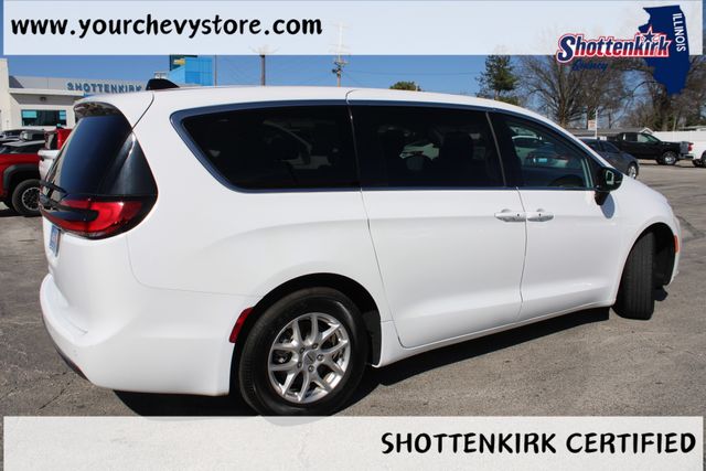 Used 2024 Chrysler Pacifica Van