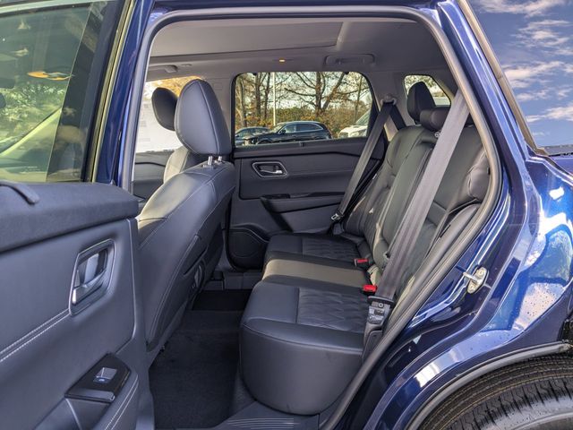 2025 Nissan Rogue Platinum photo