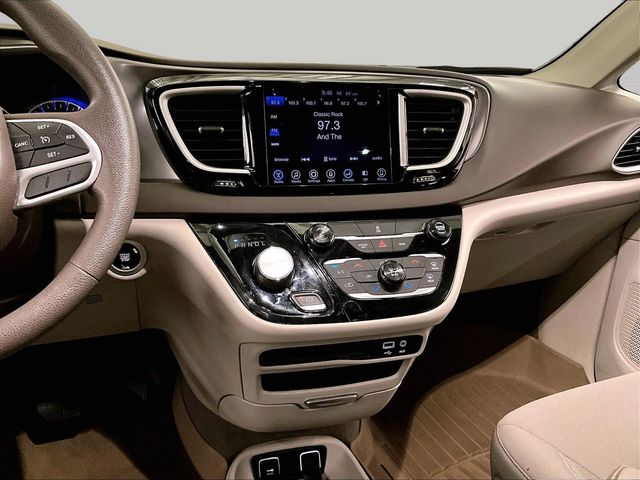2017 Chrysler Pacifica Touring - 5