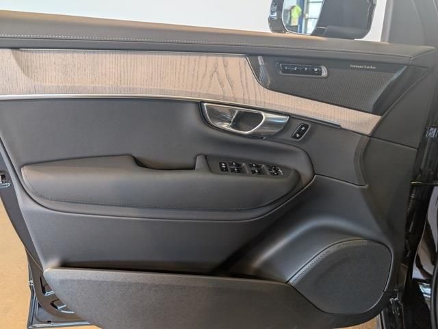 New 2026 Black Volvo B6 Ultra image 8