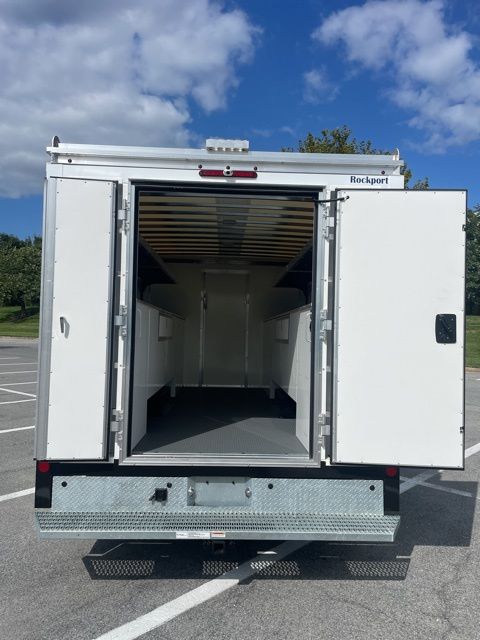 2025 Ford E-Series E-450 SD