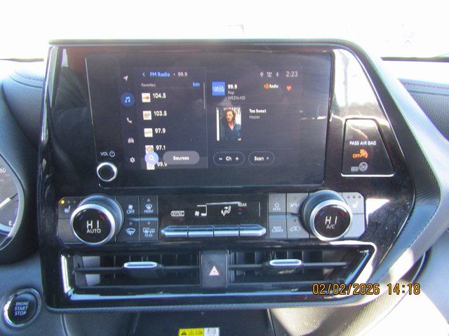 used 2023 Toyota Highlander car, priced at $36,999