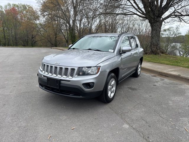 Used 2017 Silver Jeep Latitude image 3