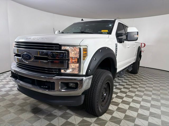 2019 White Platinum Clearcoat Metallic Ford Super Duty F-250 SRW Lariat 4X4 Truck