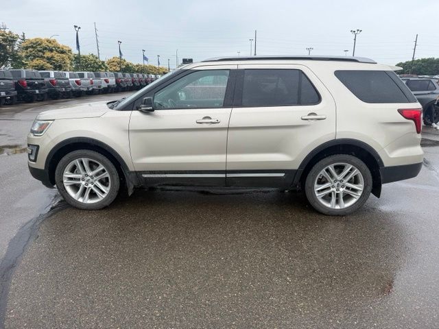 2017 White Gold Metallic Ford Explorer XLT 4X4 SUV
