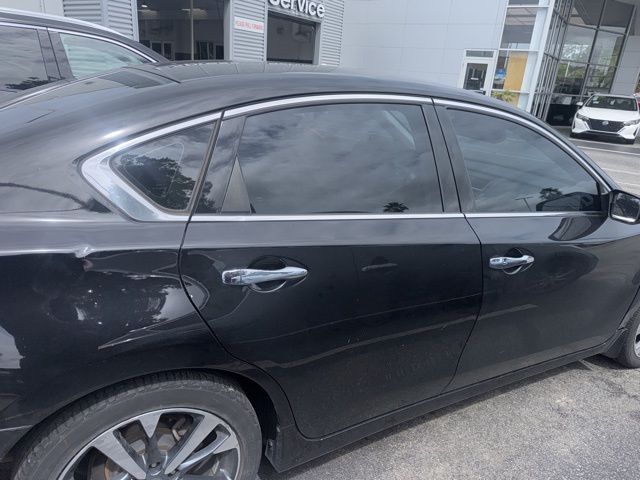 2017 Super Black Clearcoat Nissan Altima 2.5 SR FWD Sedan