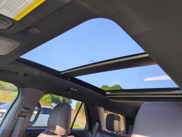 Used 2025 White Ford Platinum image 28