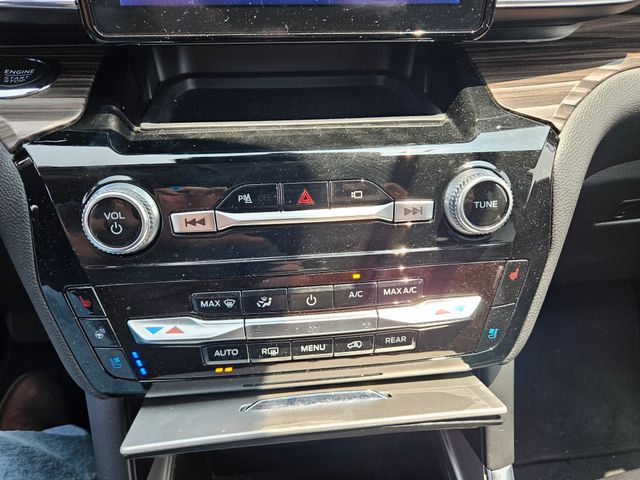 2023 Ford Explorer Limited photo