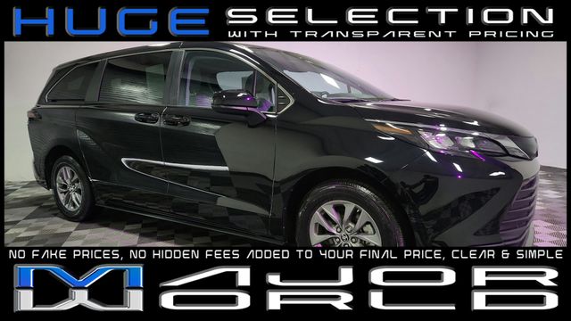 2024 Toyota Sienna LE FWD