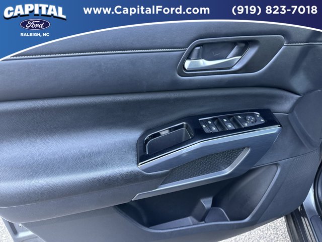 Used 2022 Gray Nissan SL image 20