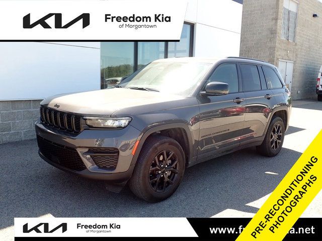 Baltic Gray Metallic Clearcoat 2024 Jeep Grand Cherokee Altitude 4WD SUV / Crossover Four-Wheel Drive 8-Speed Automatic