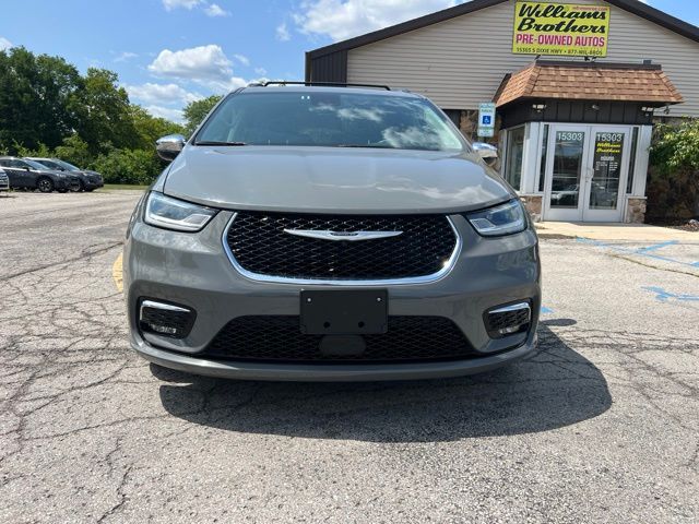 2023 Chrysler Pacifica Limited - Gray Clearcoat exterior view 2