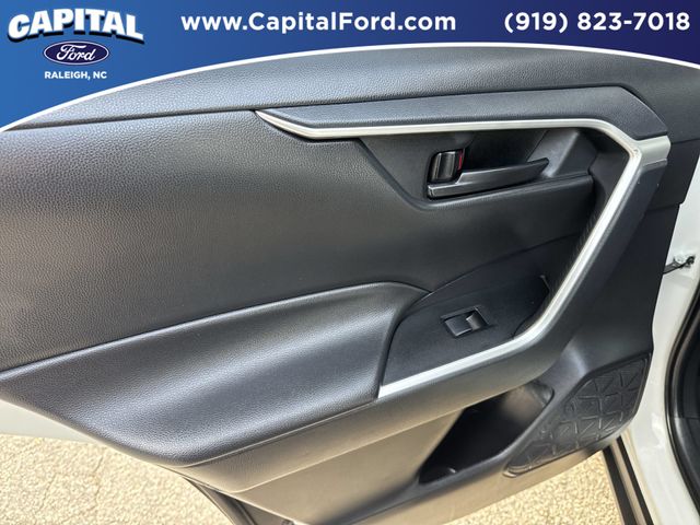 Used 2025 Ice Toyota LE image 17