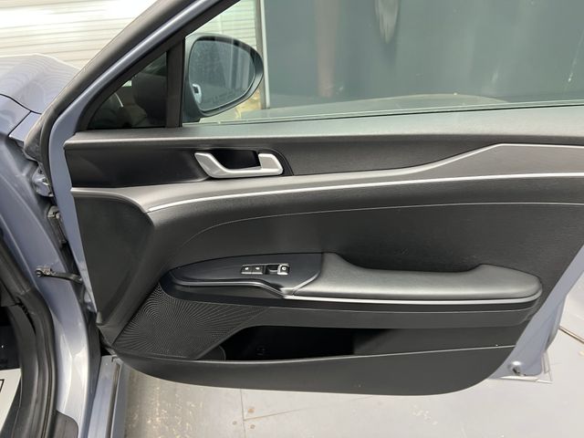 2022 Everlasting Silver Kia K5 LXS FWD Sedan