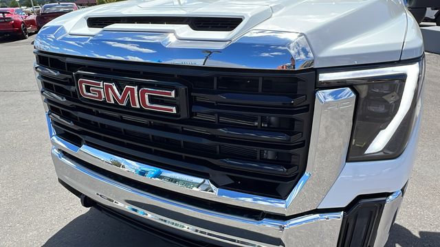 2024 GMC Sierra 2500HD Pro 9