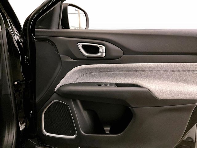 2022 Jeep Compass Latitude Black at Grove City Ford