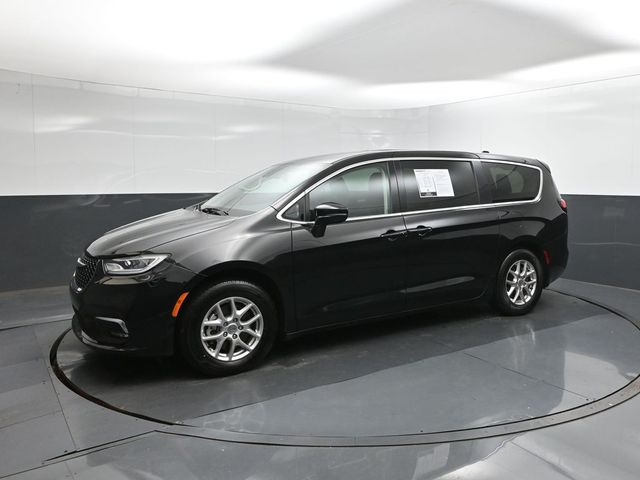Used 2024 Chrysler Pacifica Van
