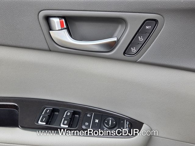 Used 2016 Silver Kia EX image 34