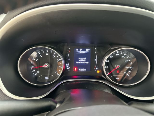 Used 2021 Silver Jeep Latitude image 11