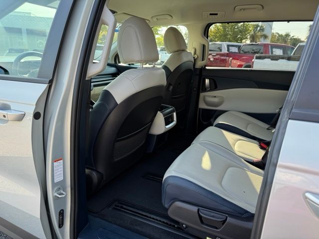 Used 2025 Kia Carnival Hybrid Van