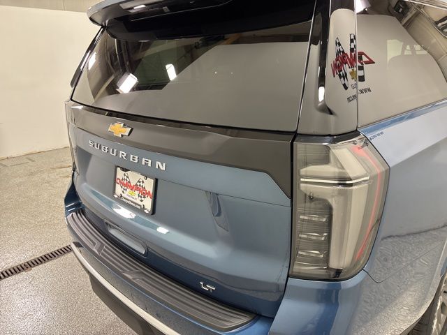 2025 Chevrolet Suburban LT photo