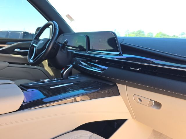 2021 Cadillac Escalade Premium Luxury:45327B1