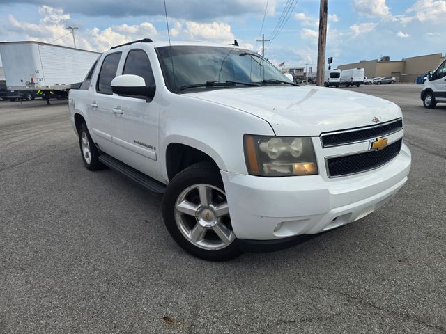 Summit White 2007 Chevrolet Avalanche Pickup Truck Four-Wheel Drive 4-Speed Automatic Overdrive