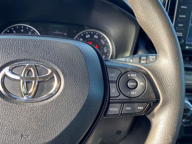 2021 Toyota RAV4 XLE 16