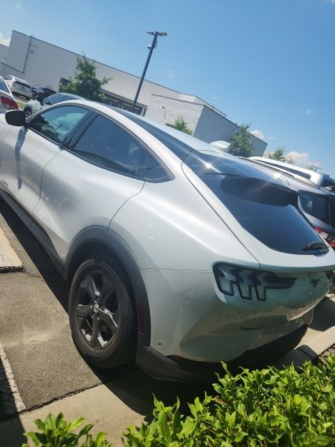 Used 2021 White Ford Select image 4