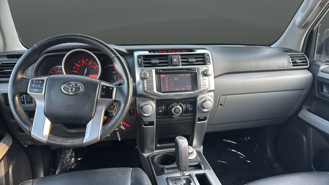 Used 2013 Classic Silver Metallic Toyota SR5 image 10