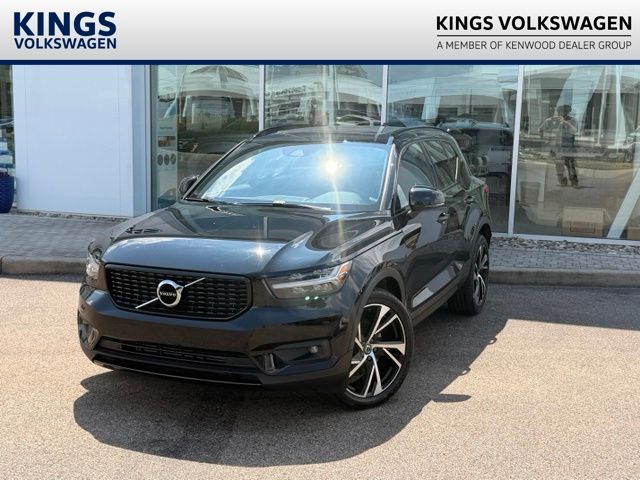2022 Volvo XC40 T5 R-Design AWD