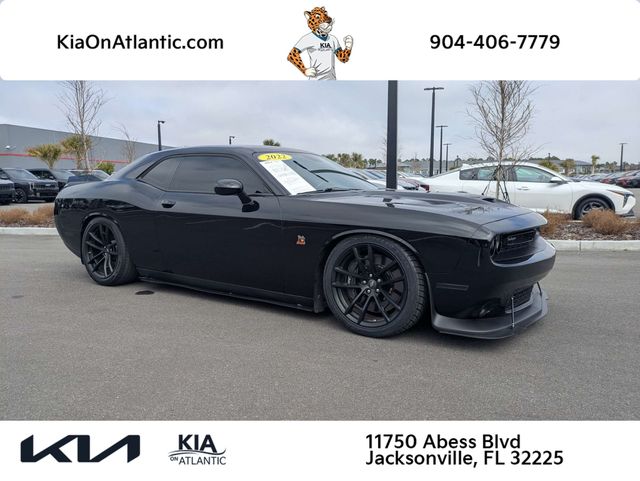 Pitch Black Clearcoat 2022 Dodge Challenger R/T Scat Pack RWD Coupe Rear-Wheel Drive 6-Speed Manual