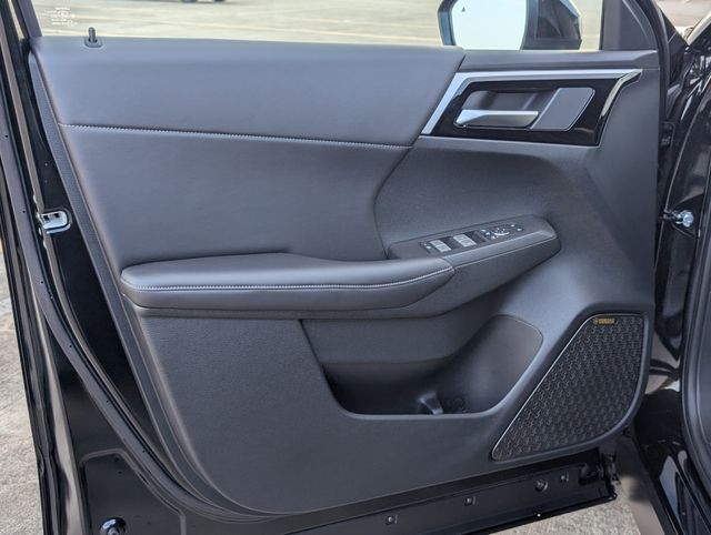 New 2026 Black Mitsubishi SE image 10