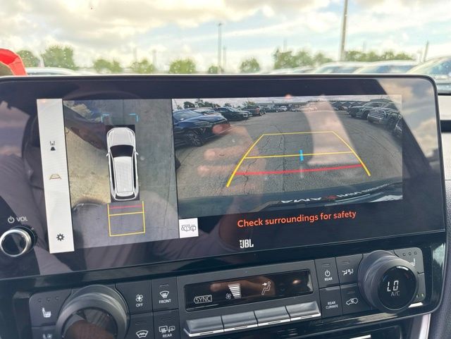 View vehicle photo 4
